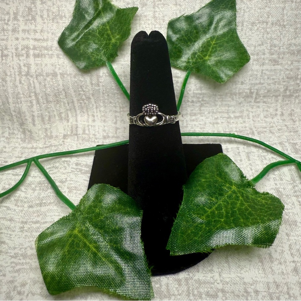 NWT Silver-Tone Claddagh Heart & Crown Ring, Size 6 - Picture 2 of 4